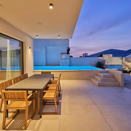 Villa Seaside By Brown *