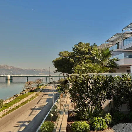 Seaside By Brown Vila *