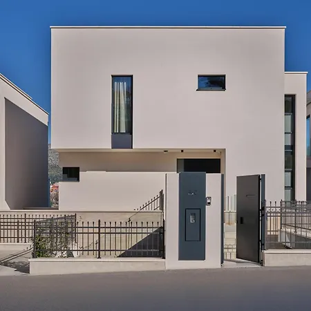 Seaside By Brown *