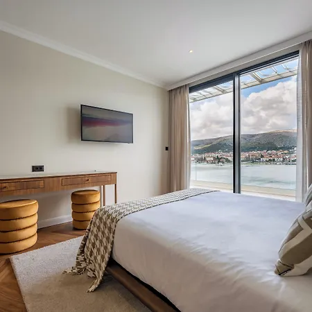 Seaside By Brown Willa Trogir