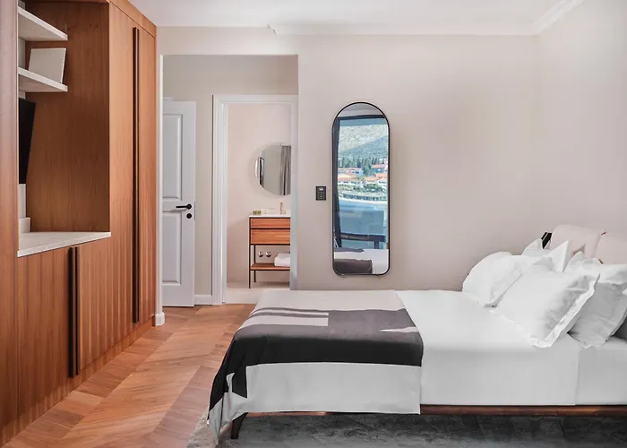 Seaside By Brown Vila *