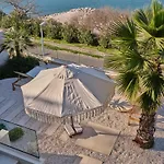 فيلة Seaside By Brown