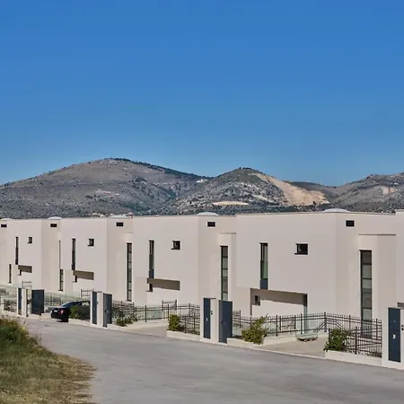 Seaside By Brown Villa