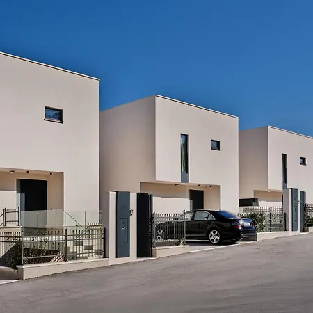 Seaside By Brown * Trogir